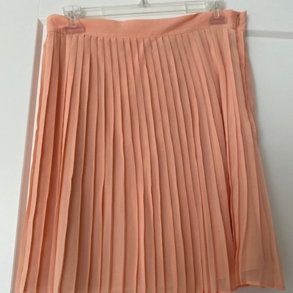 Pleated skirt